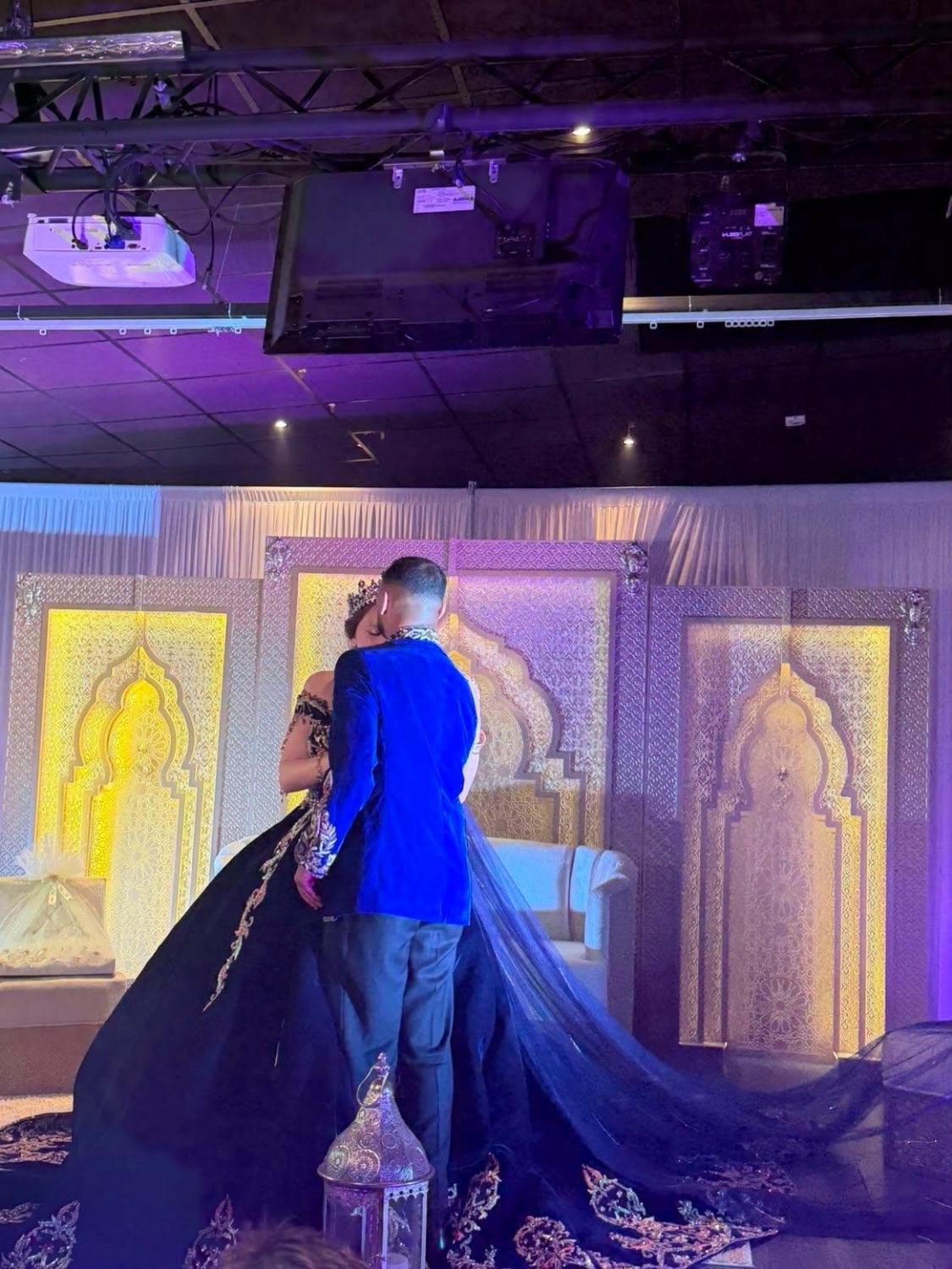 Couple en robe de soirée